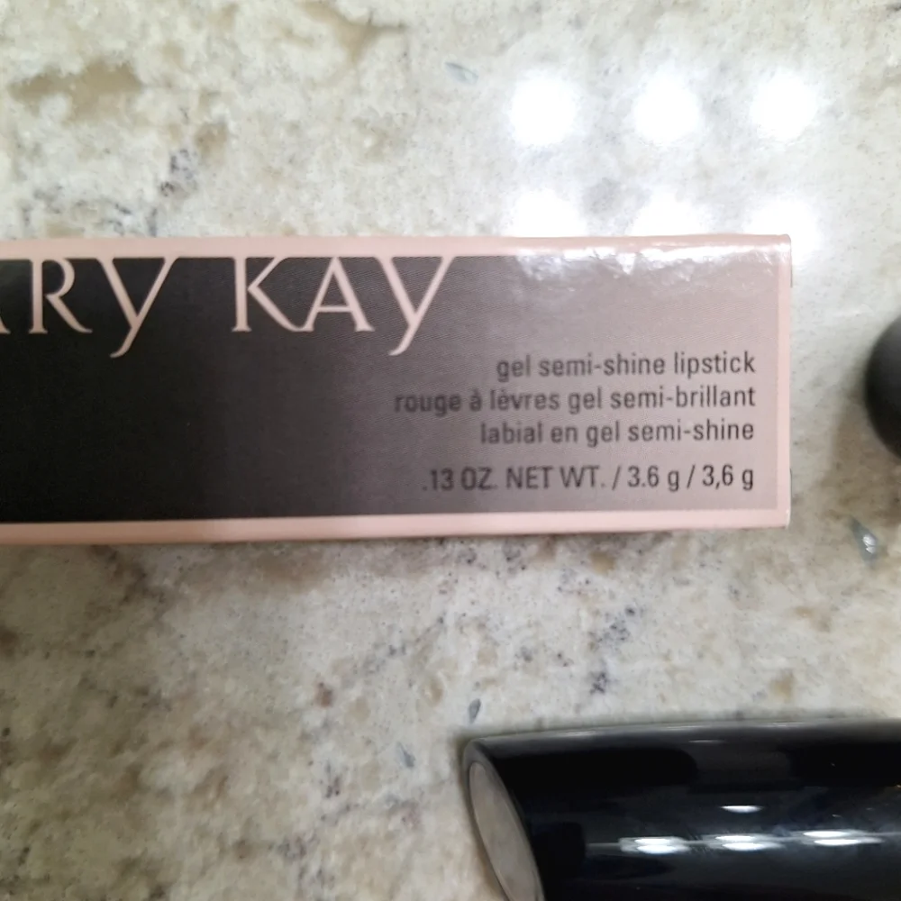 Mary Kay Gel Semi-Shine Lipstick - Luminous Lilac Color NIB (Neutral Light Pink)